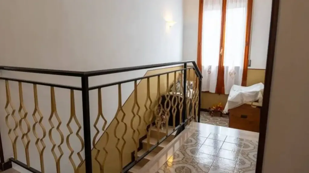 Pièces - Bifamiliar Villa with Garden in Massa Finalese