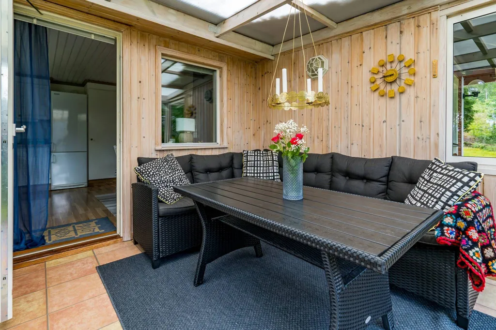 Terrass - Charming Cottage with Lake View in Örebro