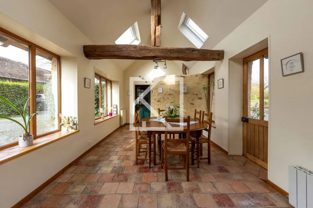 Salle à manger - Maison de Luxe avec Piscine à Chevillé
