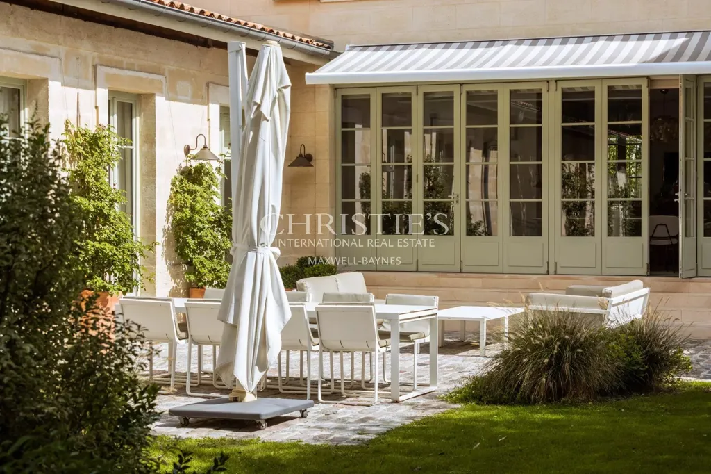Terrasse - Maison en Pierre avec Piscine au Cœur de Caudéran