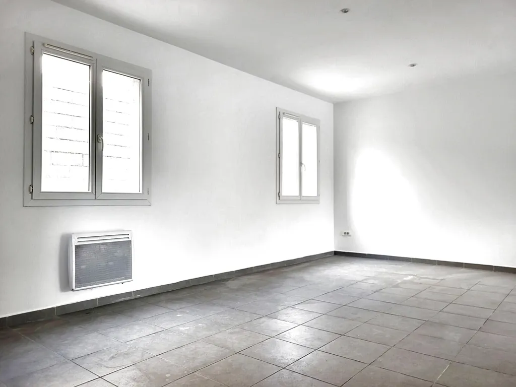 Pièces - Maison avec Terrasse et Jardin à Quissac