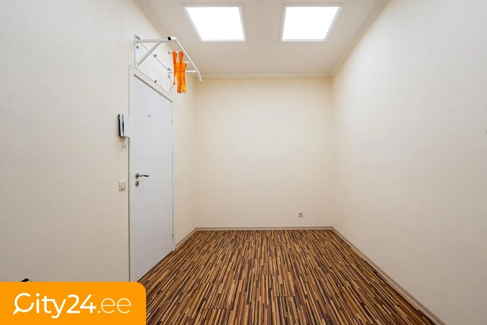 Entrée - Office Space with Garden View in Čiekurkalns