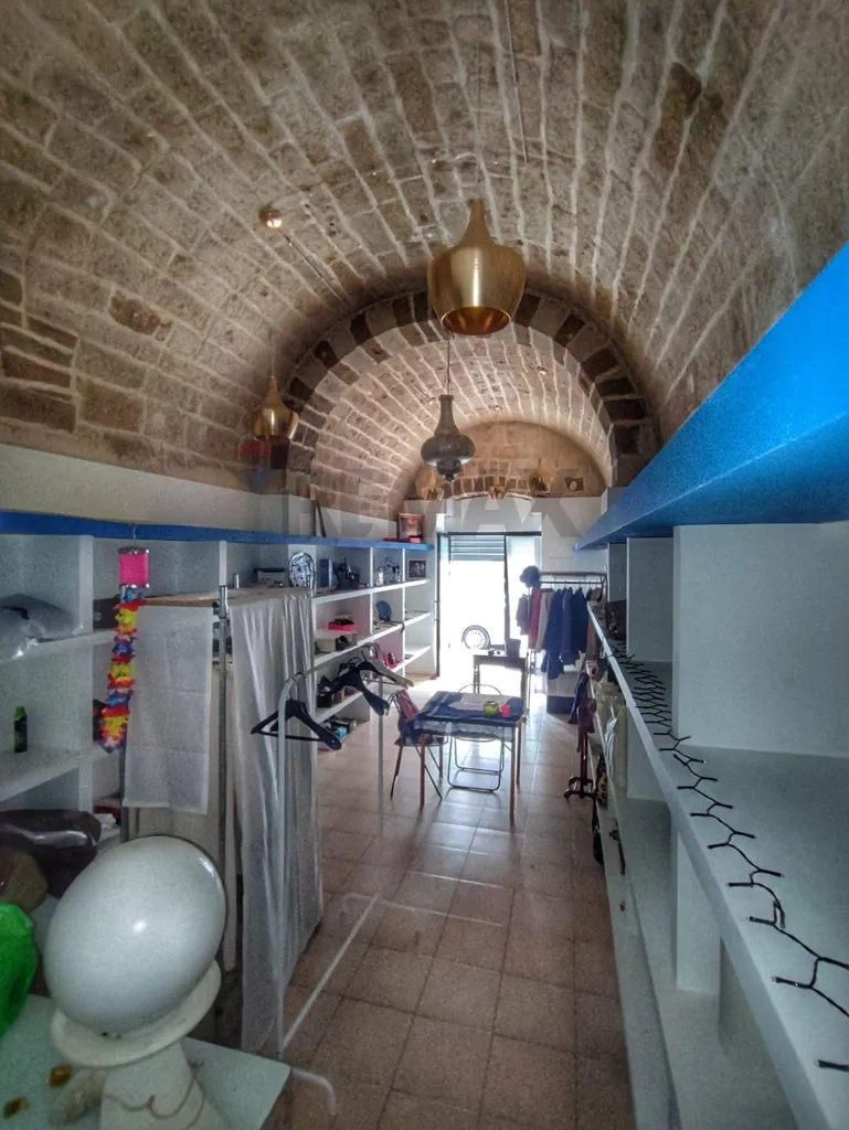 Pièces - Commercial Space with Vaulted Ceilings in Bari