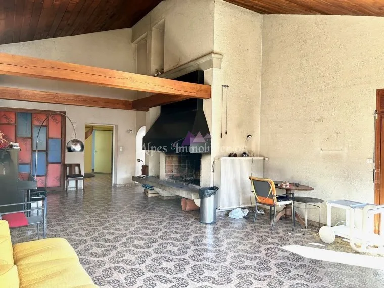 Séjour - Maison Traditionnelle avec Jardin à Gap