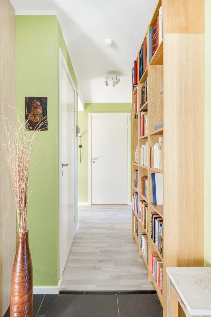 Entrée - Renovated Apartment with Balcony in Stenrösvägen