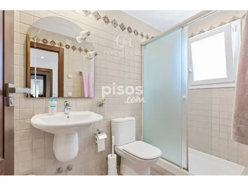 Salles de bain - Maison 4 chambres à ES