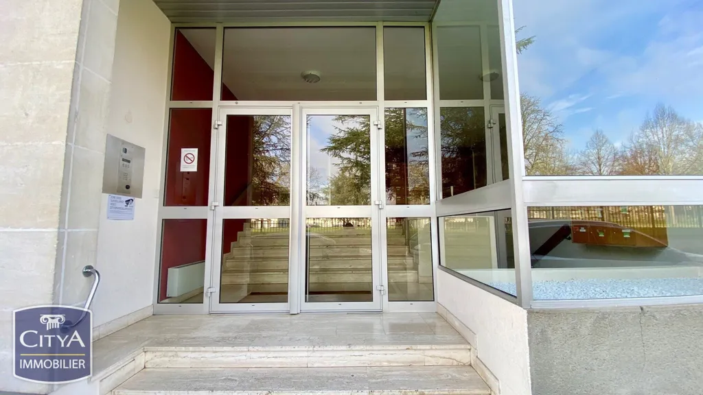 Entrée - Appartement 3 Pièces avec Balcon et Vue Dégagée à Alençon