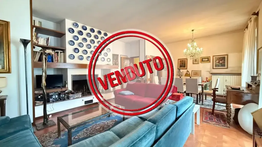 Séjour - Apartment with Balcony and Garden in Brescia