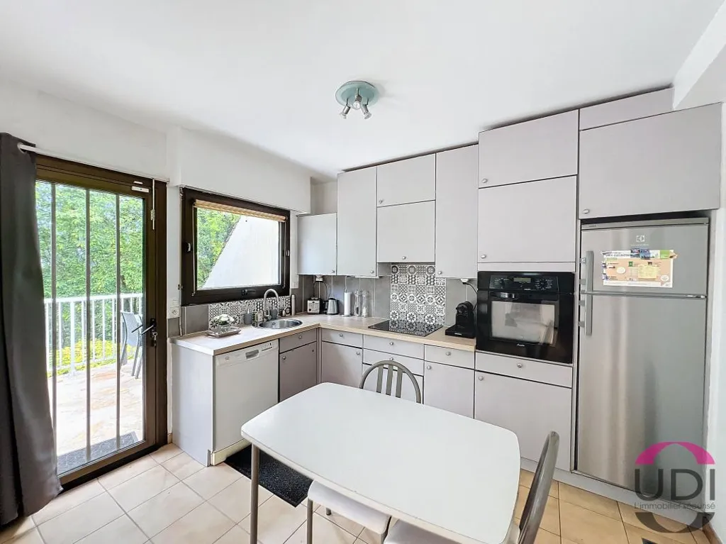 Köök - Charming House with Balcony in Essonne