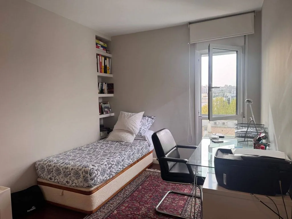 Bedrooms - Luxury Flat with Pool on Arroyofresno Street, Madrid