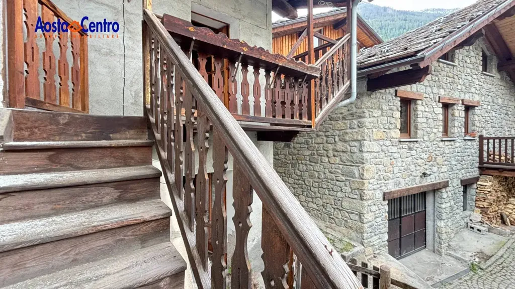 Toad - Rustic Casale with Terrace in Vernosse, Oyace