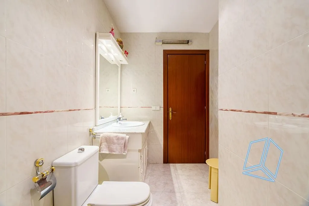 Salles de bain - Charming Chalet with Terrace in Gavà Centre