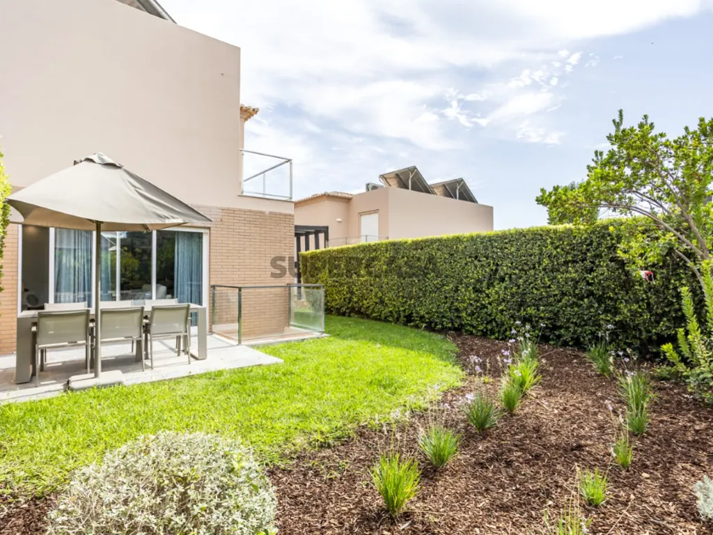 Jardin - Duplex T2 with Private Garden in Lagoa
