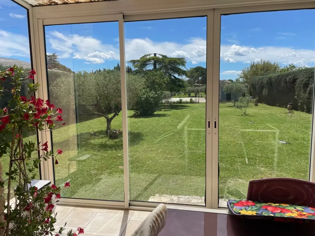 Terrasse - Villa avec Piscine et Jardin à Uzès