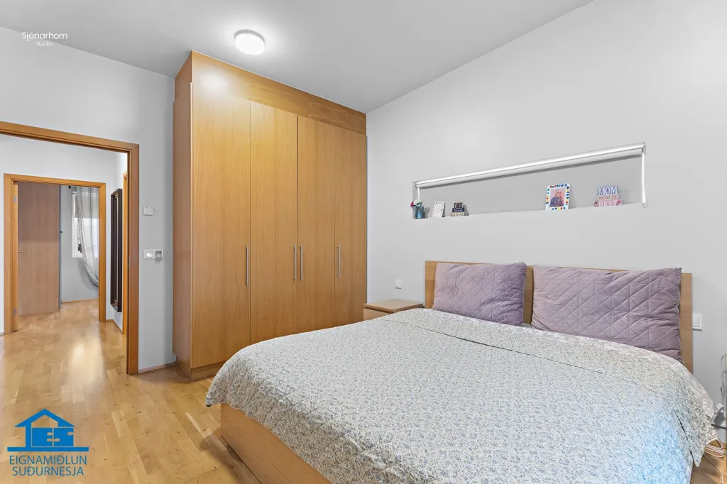 Camere da letto - Five-Bedroom Semi-Detached in Njarðvík