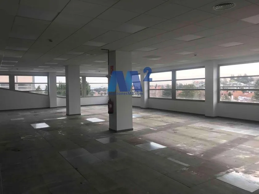 Stanze - Representative Building with Office Space in Soto de la Moraleja