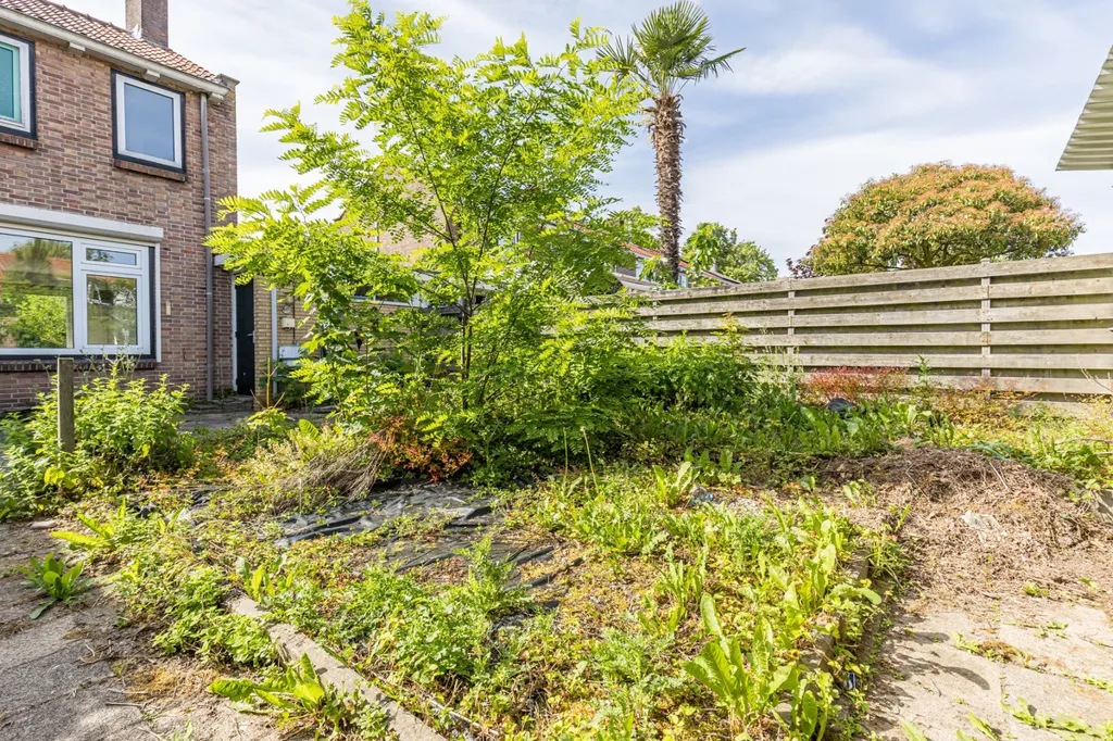Jardin - Corner House with Garden in Puttershoek