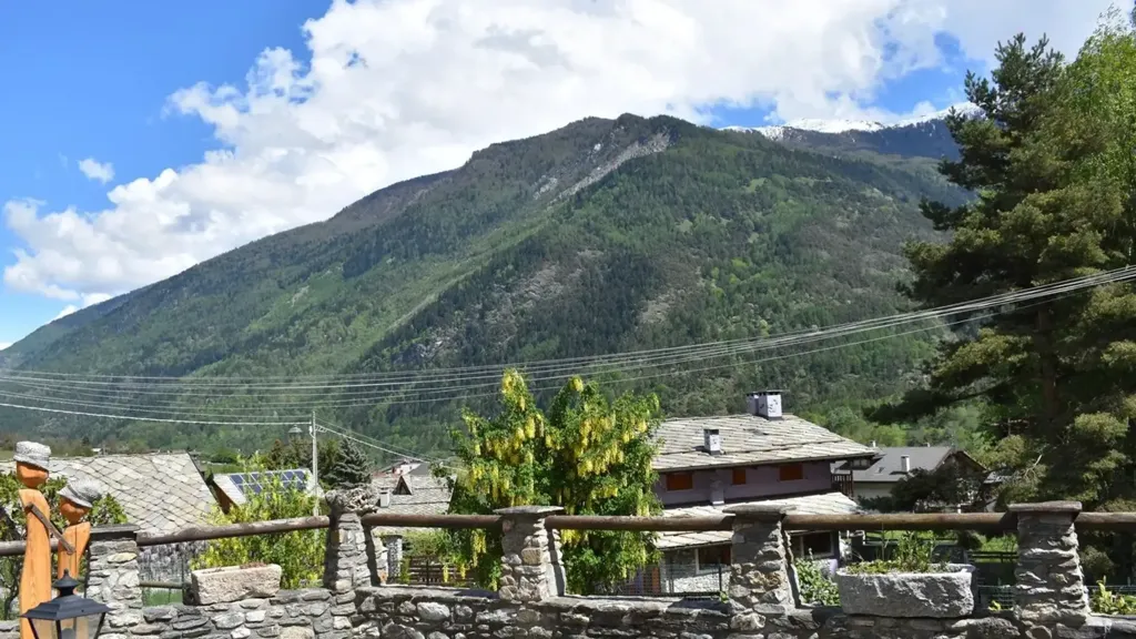 Mansard Apartment with Mountain View in Salbertrand