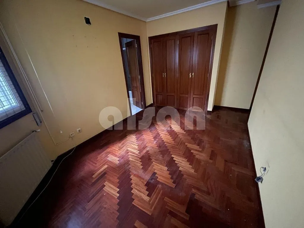 Pièces - Apartment with Large Windows in Vigo