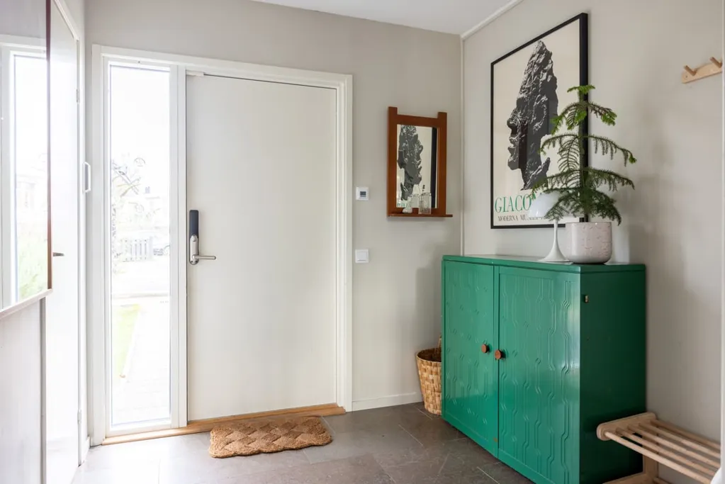Ingresso - Renovated 2-Storey House with Garden in Bellevue