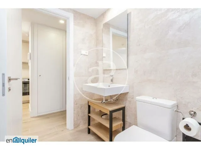 Vannitoad - Modern Flat with Pool in Arganzuela, Madrid