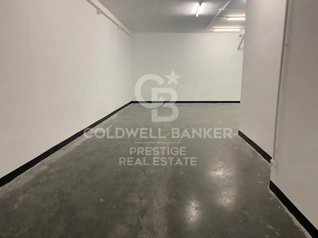 Toad - Commercial Space with Lift in Central Barcelona