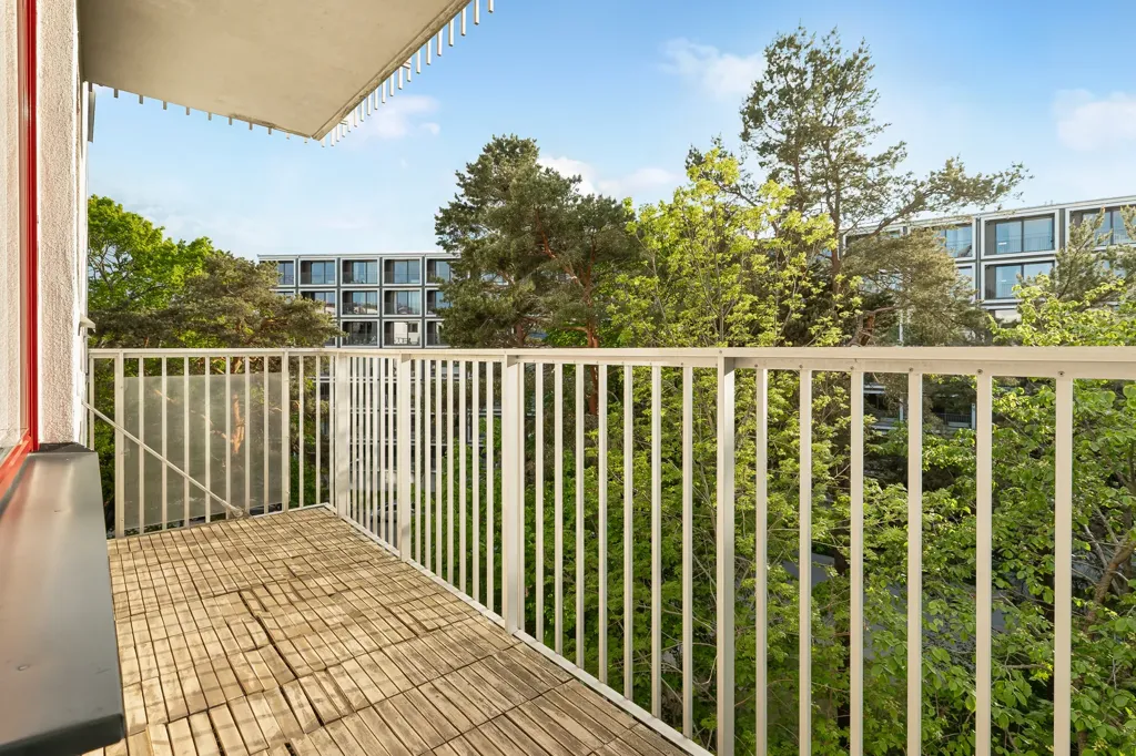 Balcon - Corner Flat with West-Facing Balcony in Norra Ängby
