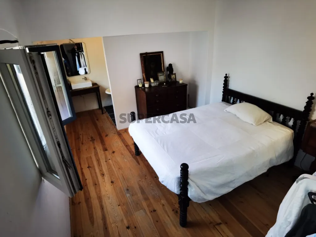 Bedrooms - Historic Triplex with Pool in Costa da Caparica