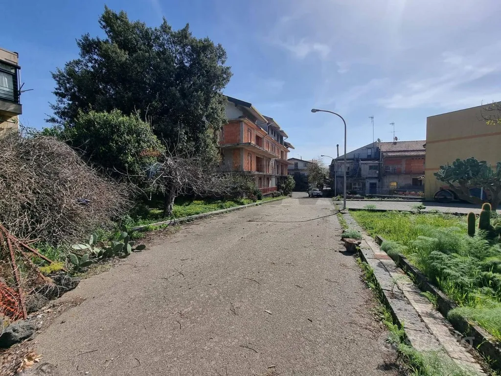 Aed - 3-Storey Development with Land in Linguaglossa