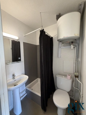Bathrooms - Studio with Balcony in Grenoble
