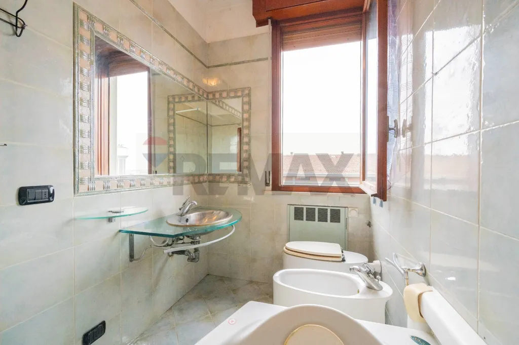 Vannitoad - Spacious Apartment with Panoramic View in Guastalla Centre