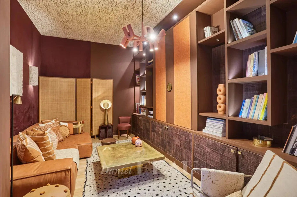 Living Room - Luxury Flat with Balcony in Paris