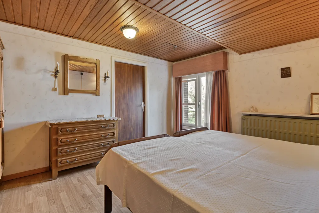 Magamistoad - House with Development Potential in Brasschaat