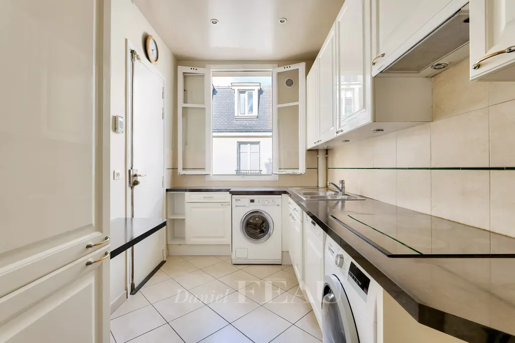 Kitchen - Luxury Apartment with Balcony in Paris 16th