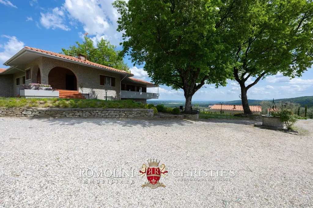 Exterior - Villa with Pool and Olive Grove in Sinalunga, Tuscany