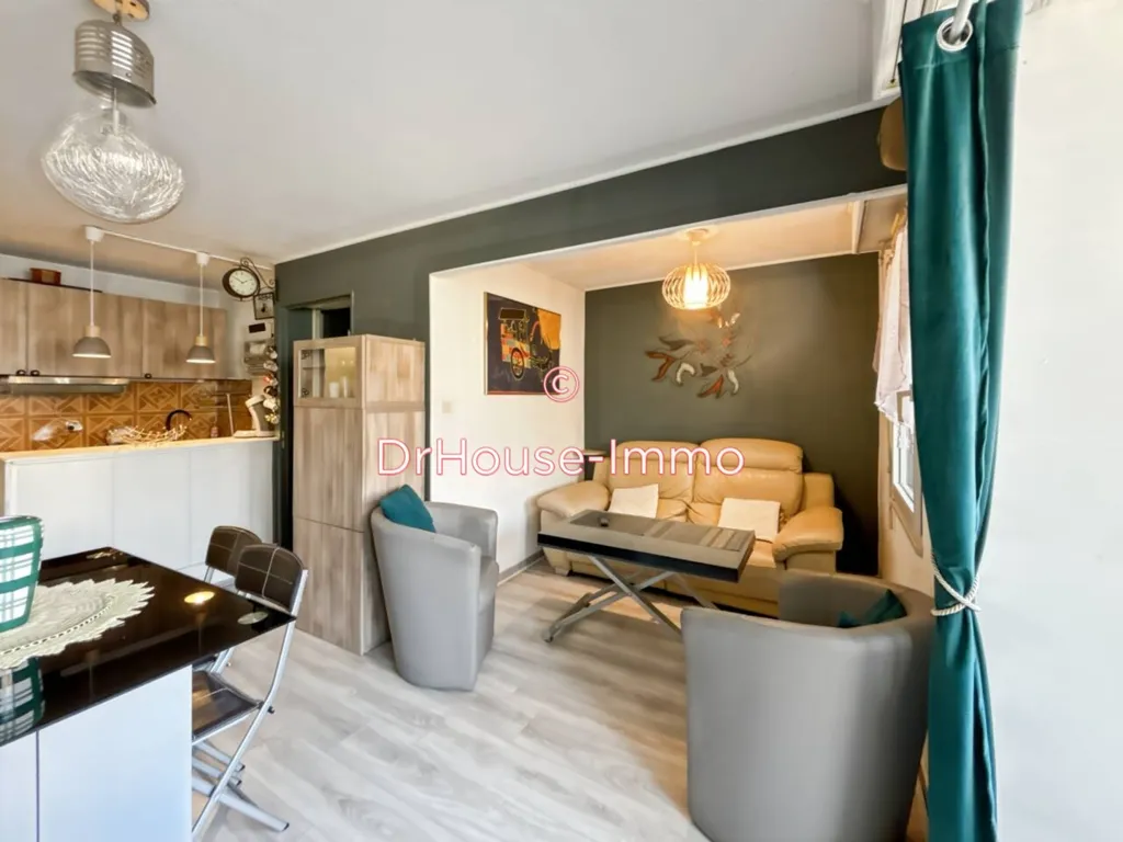 Dining Room - 2-Bedroom Apartment with Parking in Sète