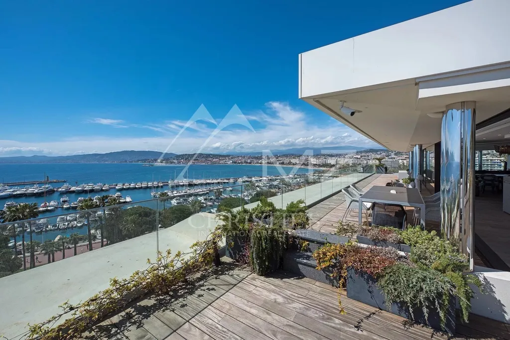 Terrasse - Penthouse Unique avec Vue Panoramique sur la Croisette à Cannes