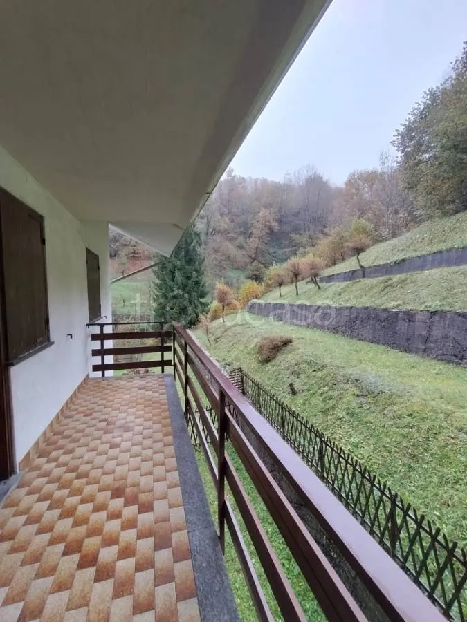 Balcon - Rear-Facing Apartment with Balcony in Valcasotto