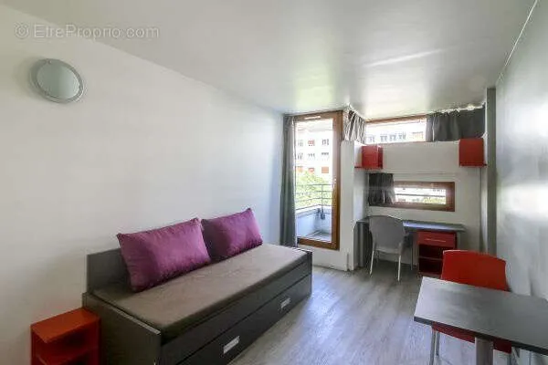 Magamistoad - Student Studio in Paris with Managed Rent