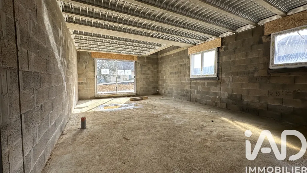 Pièces - Maison Duplex avec Terrasse et Jardin à École-Valentin