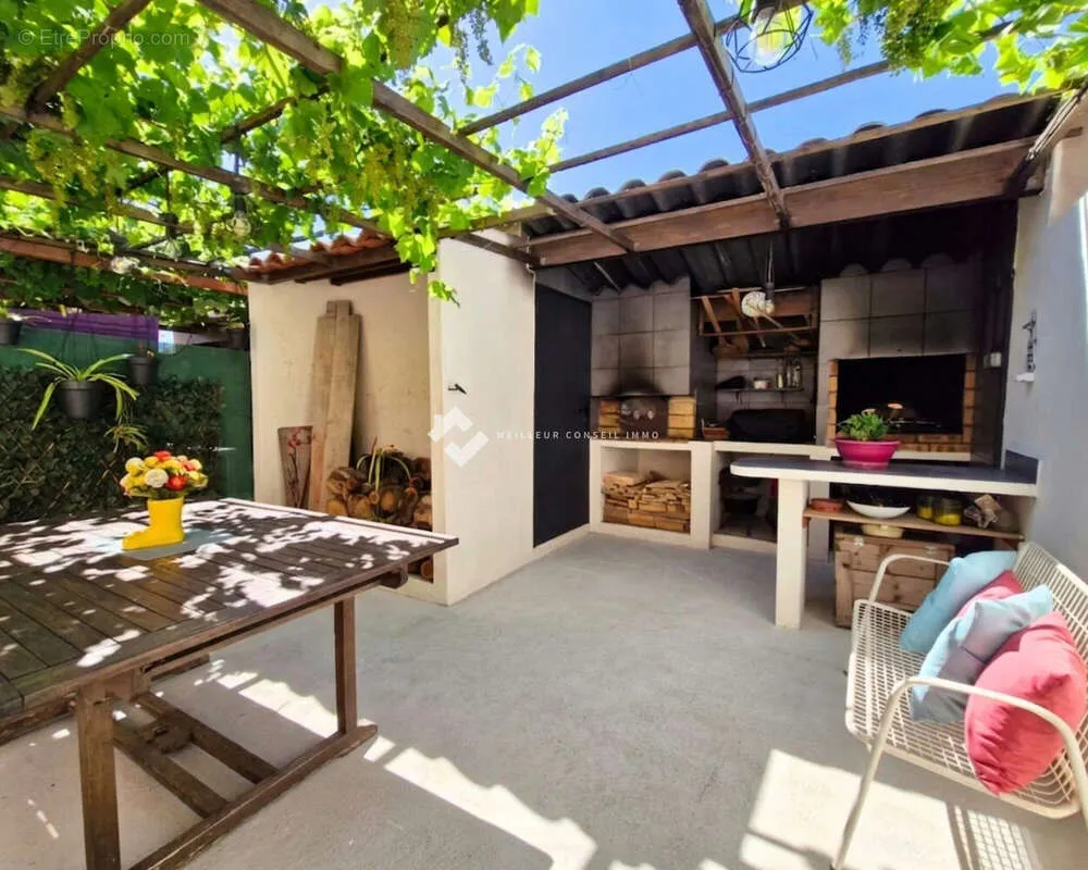 Terrasse - Appartement avec Garage et Cour à Perpignan