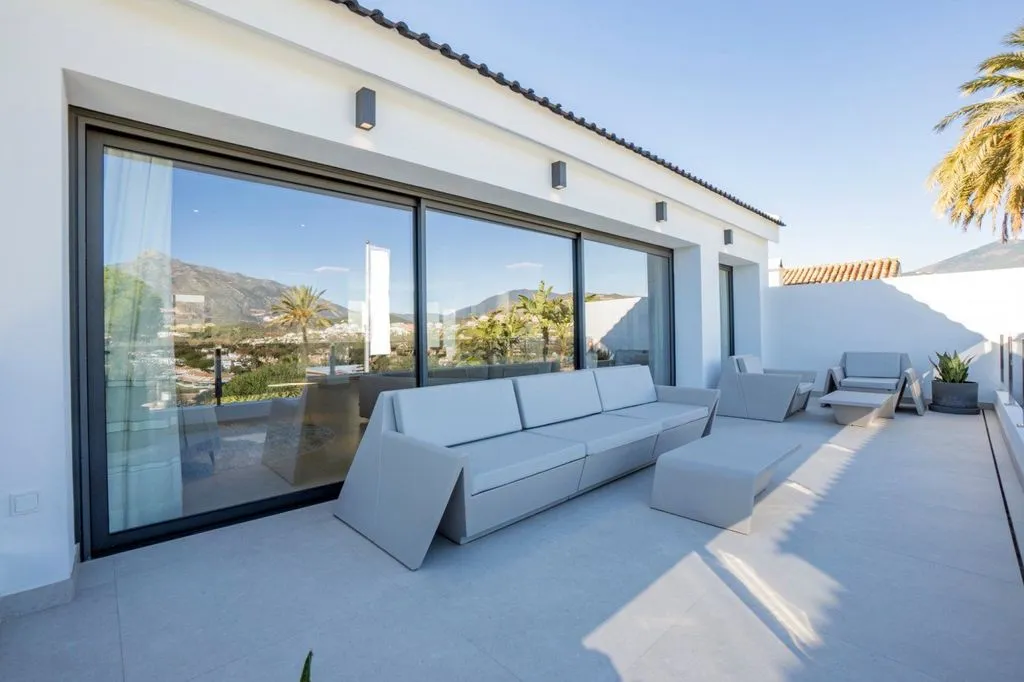 Terrasse - Luxury Villa with Mountain Views in Marbella
