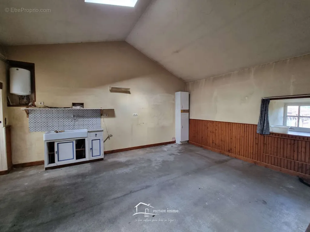 Toad - Renovated House with Balcony in Vasles