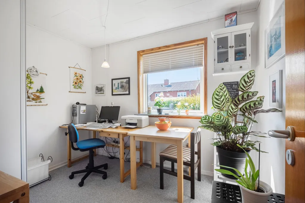Bureau - Fenced Villa with Garden in Hårlev