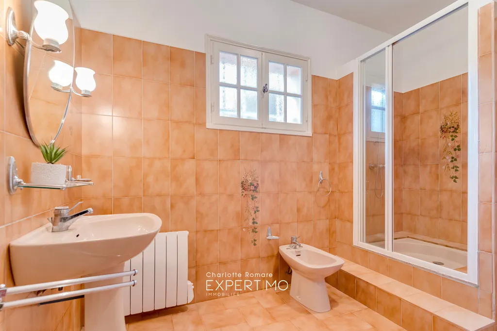 Salles de bain - Villa avec Piscine et Vue Panoramique au Val