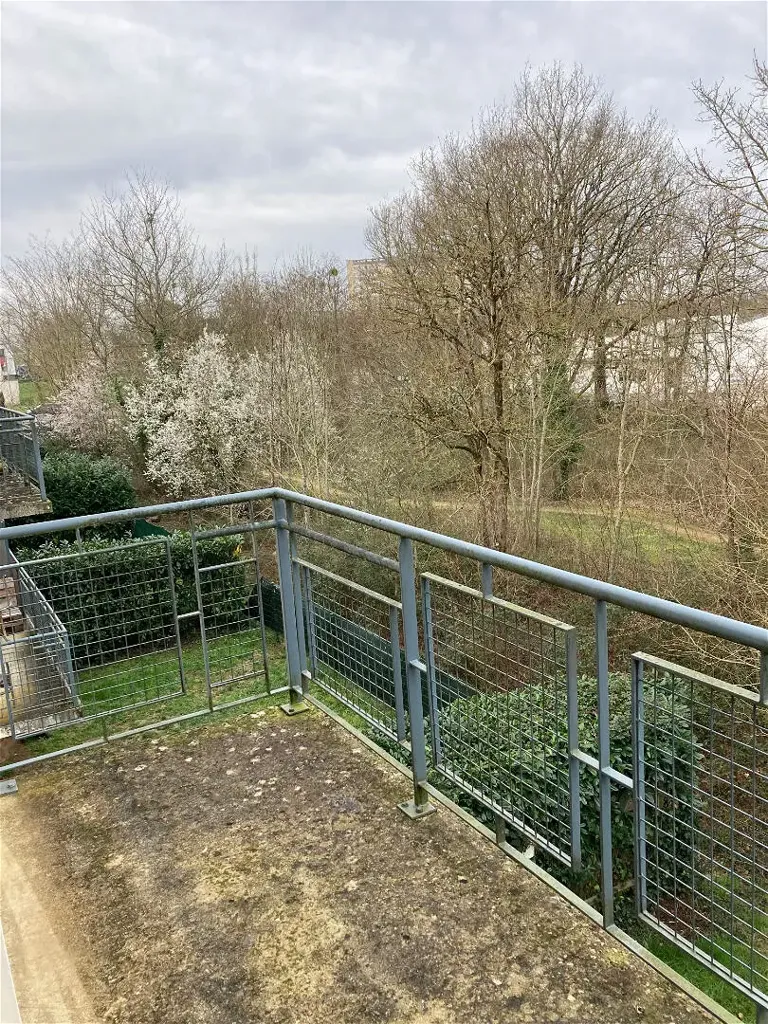 Balcón - 2-Bedroom Apartment with Balcony in Poitiers