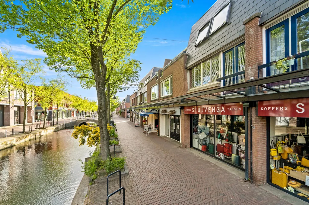 Modernised 2-Bedroom Flat with Church Tower View in Delft