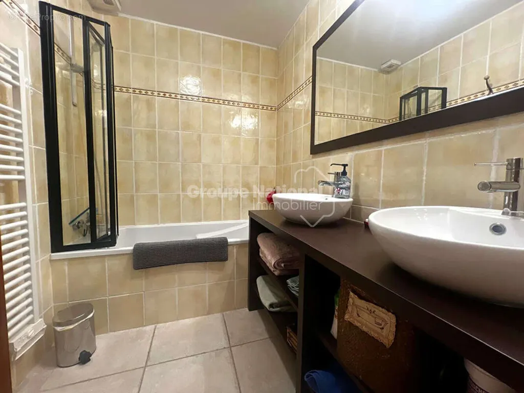 Vannitoad - Marina Apartment with Dock in Aigues Mortes