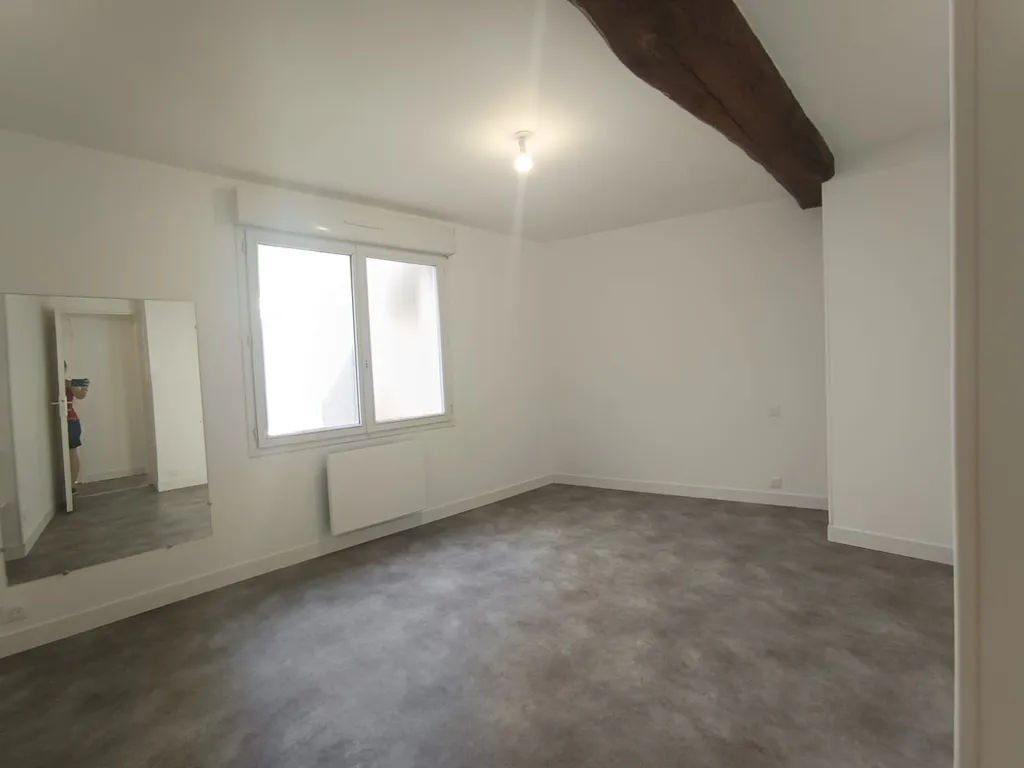 Toad - 2-Bedroom Flat in Centre Écommoy