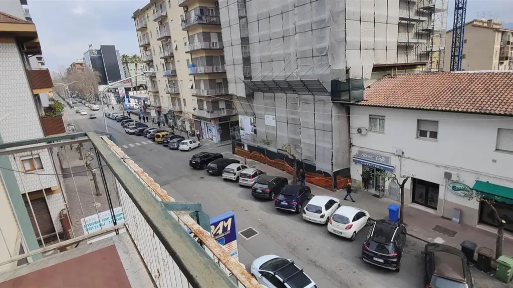 Rõdu - Spacious Apartment with Balconies in Cosenza